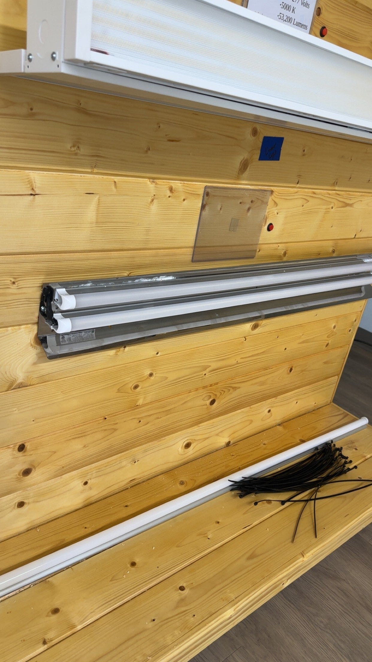 Linear Low-Bay Light